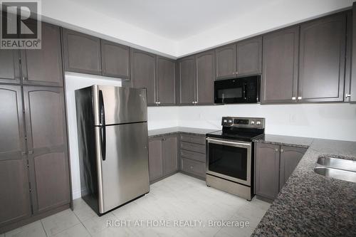 66 White Crescent, Barrie, ON - Indoor Photo Showing Kitchen With Double Sink