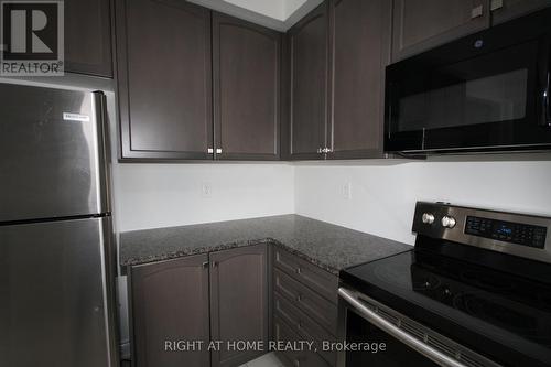 66 White Crescent, Barrie, ON - Indoor Photo Showing Kitchen