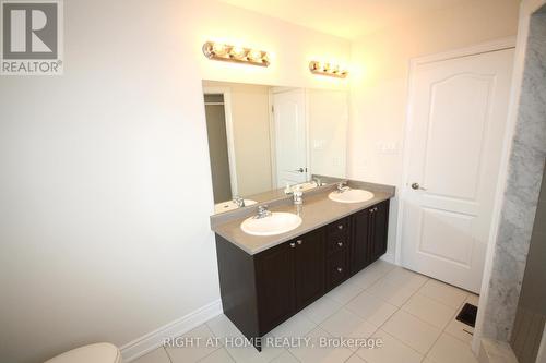 66 White Crescent, Barrie, ON - Indoor Photo Showing Bathroom