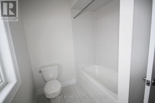 66 White Crescent, Barrie, ON - Indoor Photo Showing Bathroom