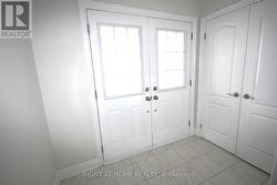 Nice entry with double doors - 