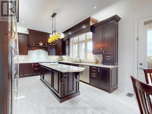 80 Puccini Drive, Richmond Hill, ON - Indoor Photo Showing Kitchen