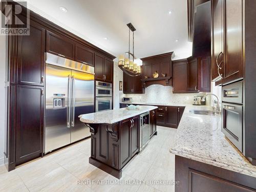 80 Puccini Drive, Richmond Hill, ON - Indoor Photo Showing Kitchen With Upgraded Kitchen