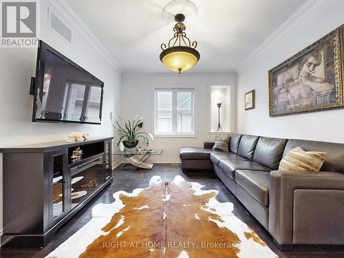 80 Puccini Drive, Richmond Hill, ON - Indoor Photo Showing Living Room