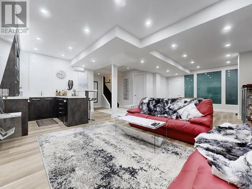 80 Puccini Drive, Richmond Hill, ON - Indoor Photo Showing Living Room