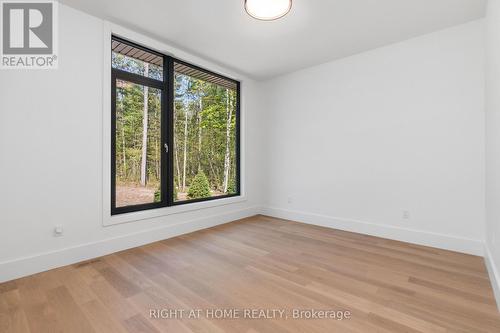 1318 Tiny Beaches Road S, Tiny, ON - Indoor Photo Showing Other Room