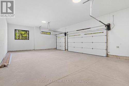 1318 Tiny Beaches Road S, Tiny, ON - Indoor Photo Showing Garage