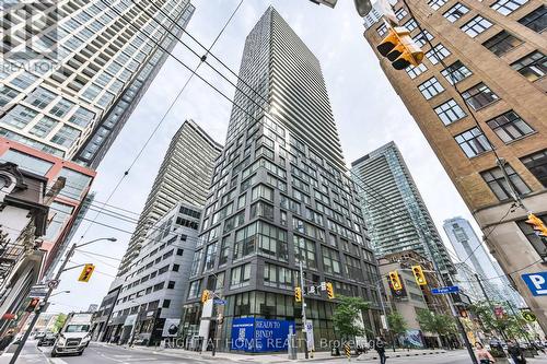 3903 - 101 PETER STREET W  Toronto, ON M5V 0G6