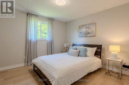 80 Chilton Drive, Hamilton, ON - Indoor Photo Showing Bedroom