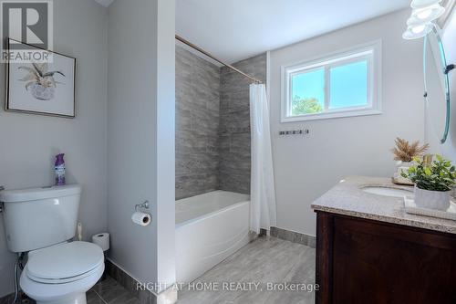 80 Chilton Drive, Hamilton, ON - Indoor Photo Showing Bathroom