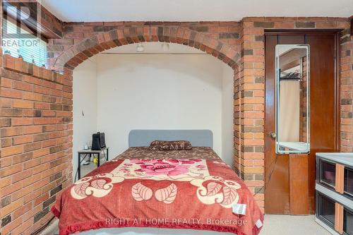 80 Chilton Drive, Hamilton, ON - Indoor Photo Showing Bedroom