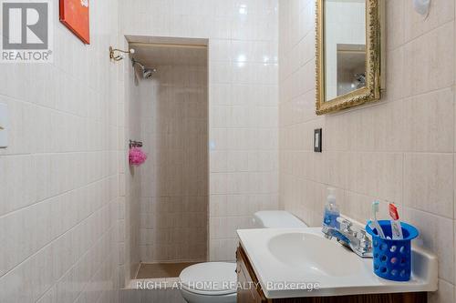 80 Chilton Drive, Hamilton, ON - Indoor Photo Showing Bathroom