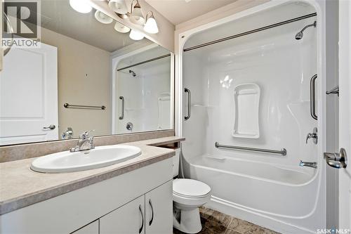 802 902 Spadina Crescent E, Saskatoon, SK - Indoor Photo Showing Bathroom