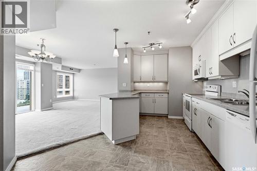 802 902 Spadina Crescent E, Saskatoon, SK - Indoor Photo Showing Kitchen