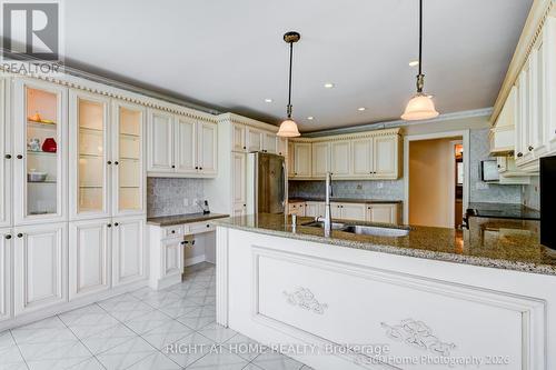 5037 Mississauga Road, Mississauga, ON - Indoor Photo Showing Kitchen
