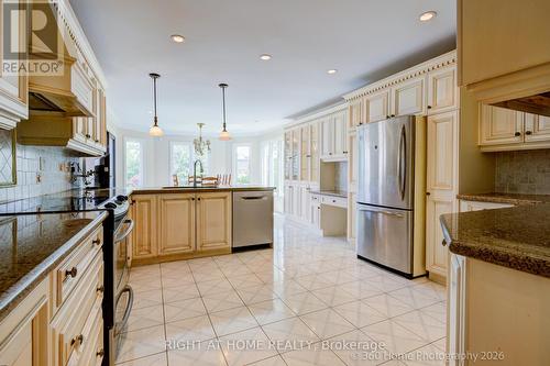 5037 Mississauga Road, Mississauga, ON - Indoor Photo Showing Kitchen With Upgraded Kitchen