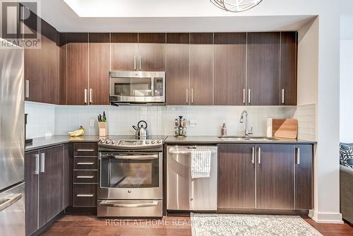 Kitchen - 2710 - 2212 Lake Shore Boulevard W, Toronto, ON - Indoor Photo Showing Kitchen With Upgraded Kitchen