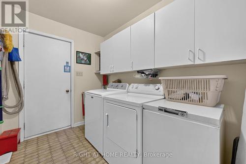 5 Pine Point, Oro-Medonte, ON - Indoor Photo Showing Laundry Room