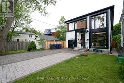 585 MONTBECK CRESCENT Mississauga, ON L5G 1N9