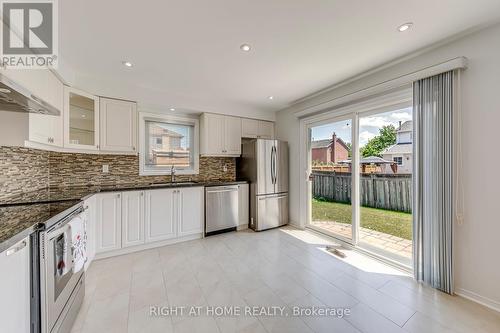 17 Nickel Crescent, Brampton, ON - Indoor Photo Showing Kitchen With Stainless Steel Kitchen With Upgraded Kitchen
