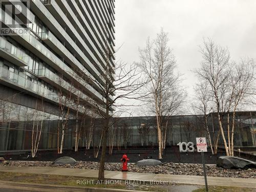 715 - 103 THE QUEENSWAY  Toronto, ON M6S 5B3