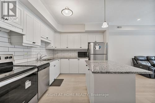 B/26 - 25 Isherwood  Avenue, Cambridge, ON - Indoor Photo Showing Kitchen With Upgraded Kitchen