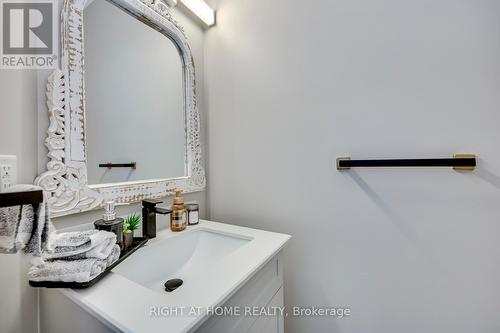 1451 Tobyn Drive, Burlington, ON - Indoor Photo Showing Bathroom