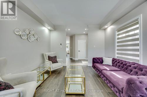 1451 Tobyn Drive, Burlington, ON - Indoor Photo Showing Living Room