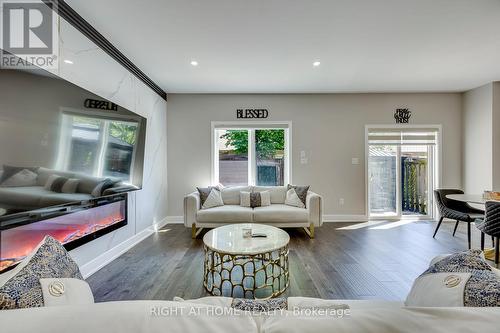 1451 Tobyn Drive, Burlington, ON - Indoor Photo Showing Living Room