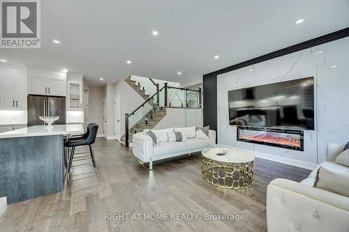 1451 Tobyn Drive, Burlington, ON - Indoor Photo Showing Living Room