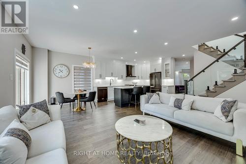 1451 Tobyn Drive, Burlington, ON - Indoor Photo Showing Living Room