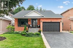 30 CARRIAGEGATE Drive  Hamilton, ON L8V 5A7