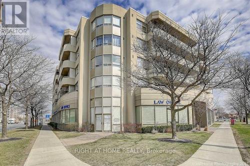 215 - 555 WILSON HTS BOULEVARD  Toronto, ON M3H 6B5