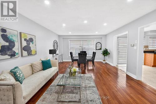 36 Earlsbridge Boulevard, Brampton, ON - Indoor Photo Showing Living Room