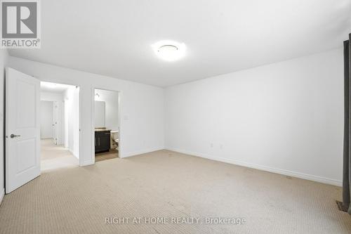 32 Rolling Lane, Hamilton, ON - Indoor Photo Showing Other Room