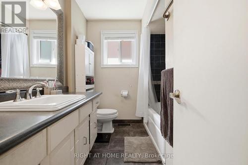 33 Benson Avenue, Mississauga, ON - Indoor Photo Showing Bathroom
