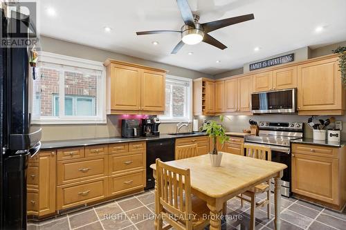 33 Benson Avenue, Mississauga, ON - Indoor Photo Showing Kitchen
