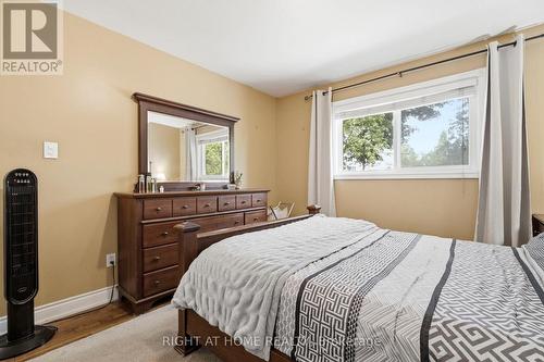 33 Benson Avenue, Mississauga, ON - Indoor Photo Showing Bedroom