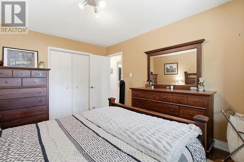 33 Benson Avenue, Mississauga, ON - Indoor Photo Showing Bedroom