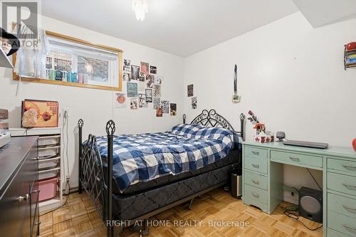 33 Benson Avenue, Mississauga, ON - Indoor Photo Showing Bedroom