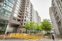 419 - 20 MINOWAN MIIKAN LANE Toronto, ON M6J 0E5
