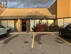 14 - 95 WEST BEAVER CREEK ROAD  Richmond Hill, ON L4B 1H2
