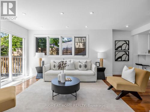 20 Kildonan Drive, Toronto, ON - Indoor Photo Showing Living Room