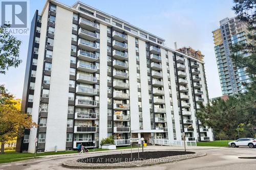 907 - 151 LAROSE AVENUE E  Toronto, ON M9P 1B3