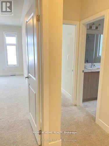 1284 Muller Lane, Oakville, ON - Indoor Photo Showing Other Room