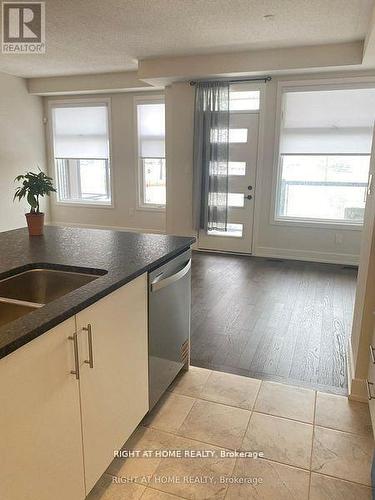 1284 Muller Lane, Oakville, ON - Indoor Photo Showing Kitchen
