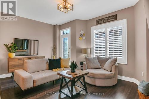 21 Sibella Way, Vaughan, ON - Indoor Photo Showing Living Room