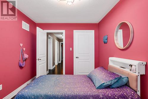21 Sibella Way, Vaughan, ON - Indoor Photo Showing Bedroom