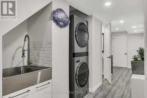 21 Sibella Way, Vaughan, ON - Indoor Photo Showing Laundry Room