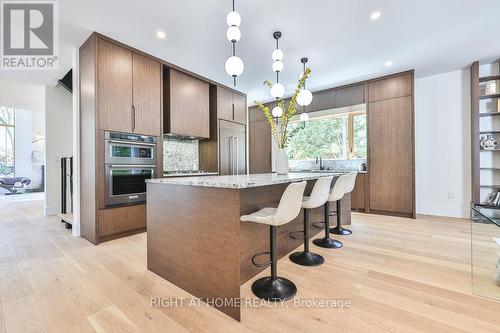 920 Calder Road, Mississauga, ON - Indoor Photo Showing Kitchen With Upgraded Kitchen